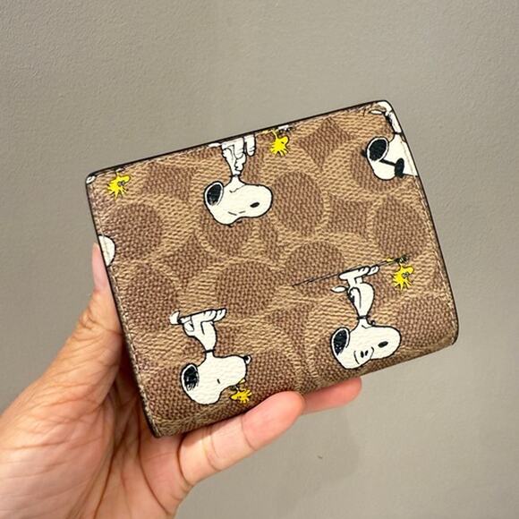 Last 1‼️Coach X Peanuts Snap Wallet Signature Canvas Snoopy Print CBN32 - Picture 3 of 6